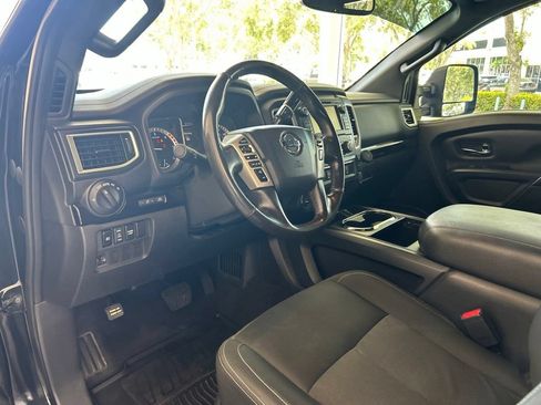 Used 2018 Nissan Titan SV w/ SV Convenience Package AWD/4WD image 7