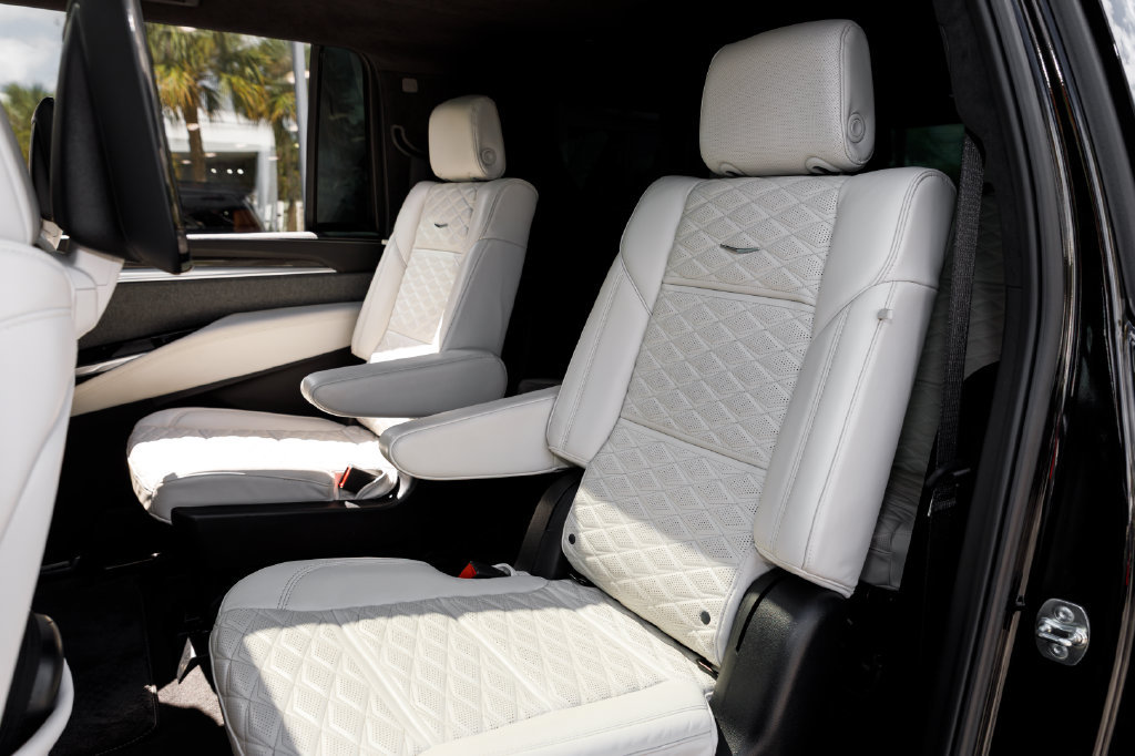 Used 2025 Cadillac Escalade ESV V AWD/4WD image 38