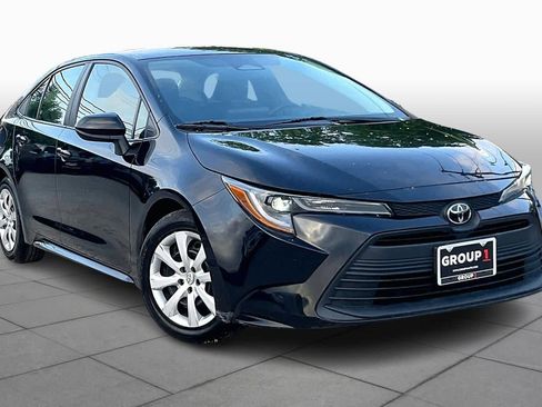 Used 2023 Toyota Corolla LE image 3