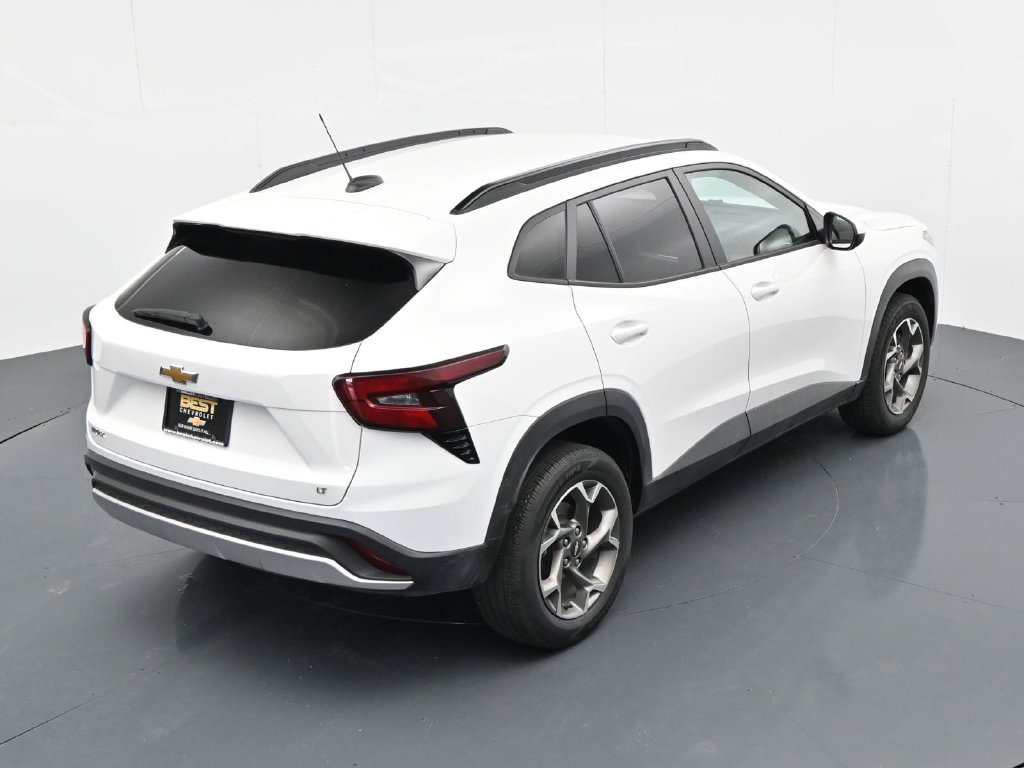 Used 2025 Chevrolet Trax LT FWD image 23