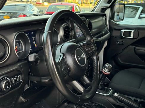 Used 2022 Jeep Gladiator Sport image 21