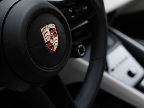Certified 2025 Porsche Macan 4S Electric AWD/4WD image 20