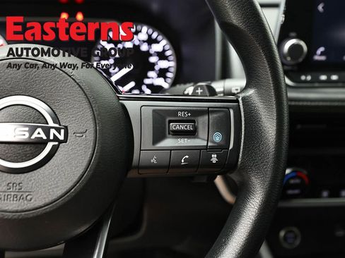 Used 2023 Nissan Rogue SV image 15