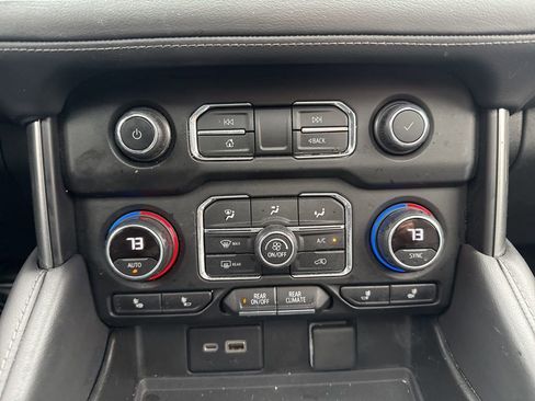 Used 2022 Chevrolet Tahoe LT w/ LT Signature Package image 40