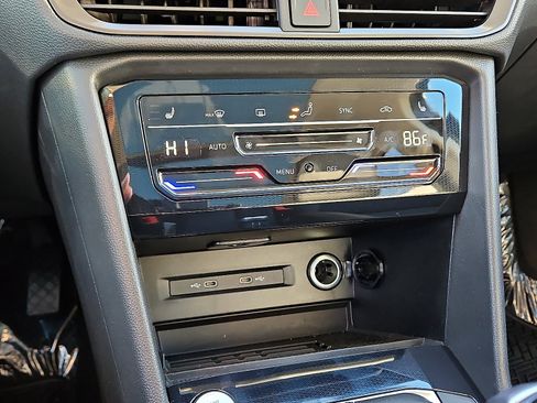 New 2026 Volkswagen Taos SE image 15