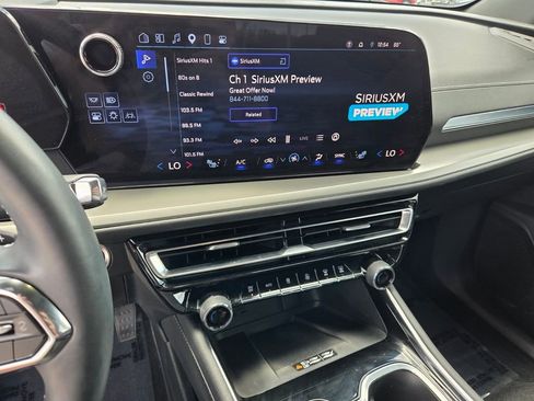 Used 2025 Chevrolet Traverse LT w/ Midnight/Sport Edition FWD image 24