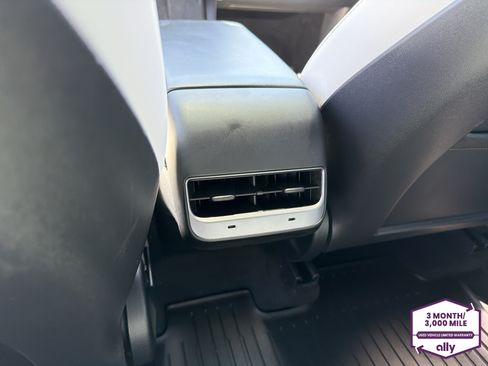 Used 2022 Tesla Model Y Long Range AWD/4WD image 13