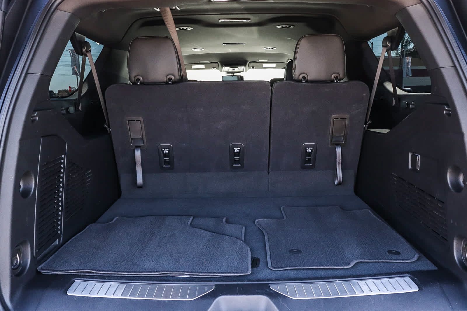 Used 2025 Chevrolet Suburban RST AWD/4WD image 33