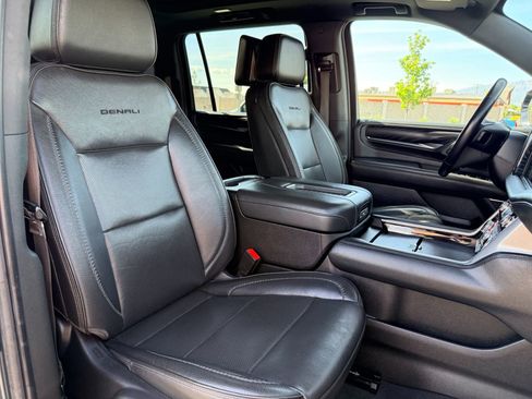 Used 2021 GMC Yukon XL Denali AWD/4WD image 24