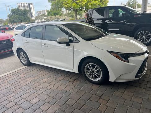 Used 2022 Toyota Corolla LE FWD image 4