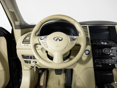 Used 2014 INFINITI QX70 AWD w/ Premium Package image 30