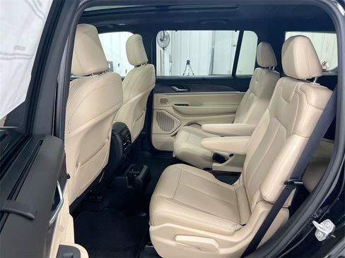 New 2025 Jeep Grand Cherokee L Limited w/ Luxury Tech Group II image 24