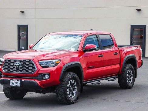 Certified 2023 Toyota Tacoma TRD Off-Road w/ Black Out Package (TMS) AWD/4WD image 3