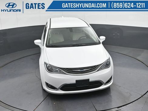 Used 2017 Chrysler Pacifica Touring Plus image 53