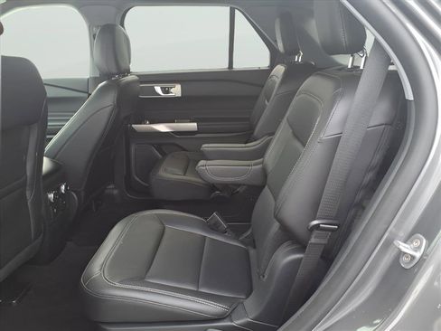 Used 2023 Ford Explorer XLT w/ Equipment Group 202A image 9