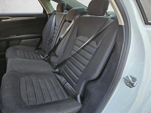 Used 2017 Ford Fusion SE w/ Fusion SE Technology Package image 19