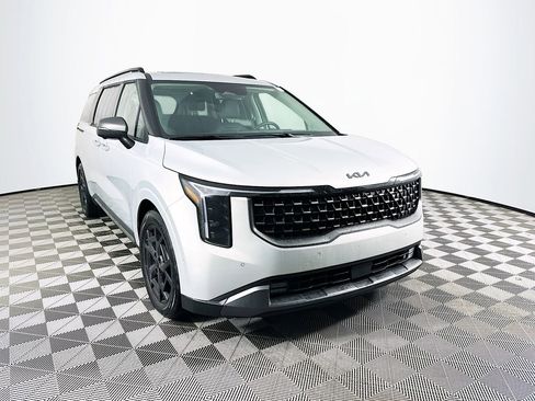 Used 2026 Kia Carnival SX w/ SX Dark Edition Package image 2