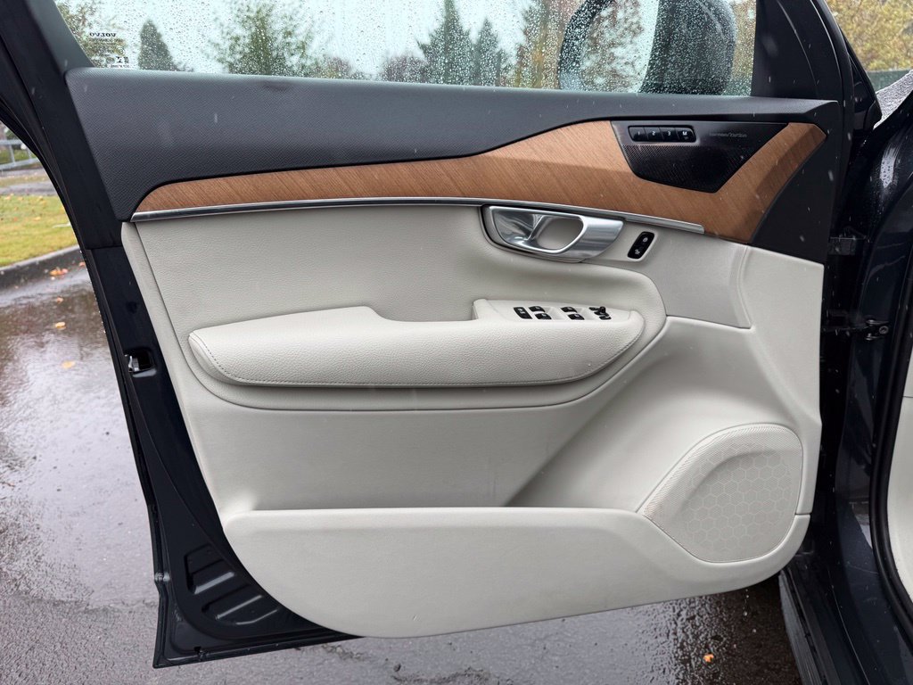 Used 2021 Volvo XC90 T8 Inscription Expression w/ Protection Package Premier AWD/4WD image 11