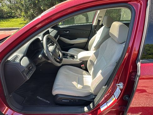 Used 2023 Honda Accord EX image 11