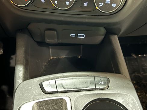Used 2024 Chevrolet Trax LS w/ LS Convenience Package FWD image 16