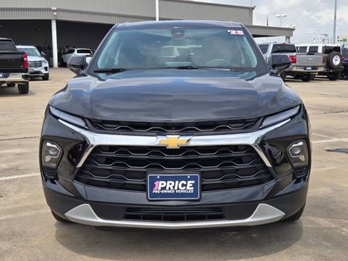 Used 2025 Chevrolet Blazer LT FWD image 2