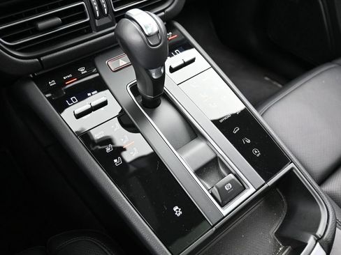 Certified 2026 Porsche Macan AWD/4WD image 21