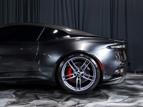 Used 2019 Aston Martin DBS Superleggera RWD image 11