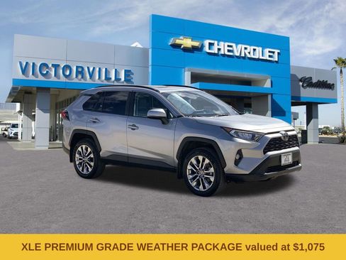 Used 2021 Toyota RAV4 XLE Premium image 3