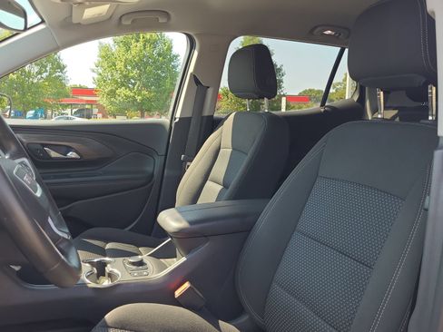 Used 2024 GMC Terrain SLE w/ Driver Convenience Package FWD image 11