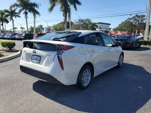 Used 2017 Toyota Prius Four image 4