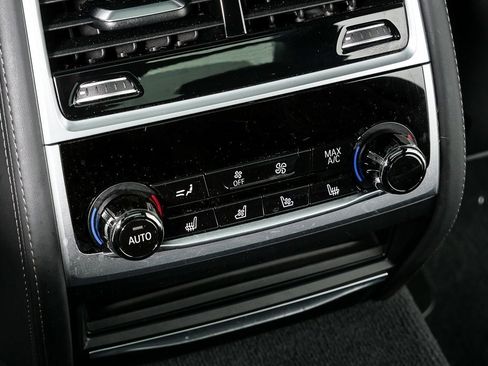 Used 2022 BMW 750i xDrive 750i xDrive w/ Luxury Rear Seating Package image 21