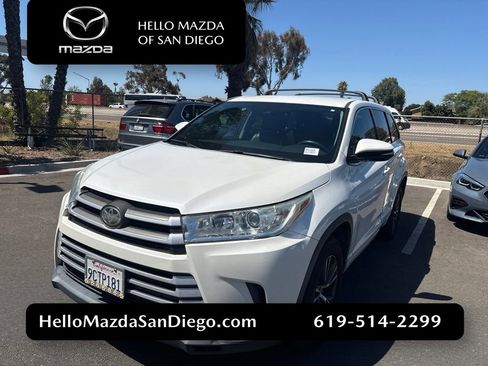 Used 2018 Toyota Highlander LE FWD image 1
