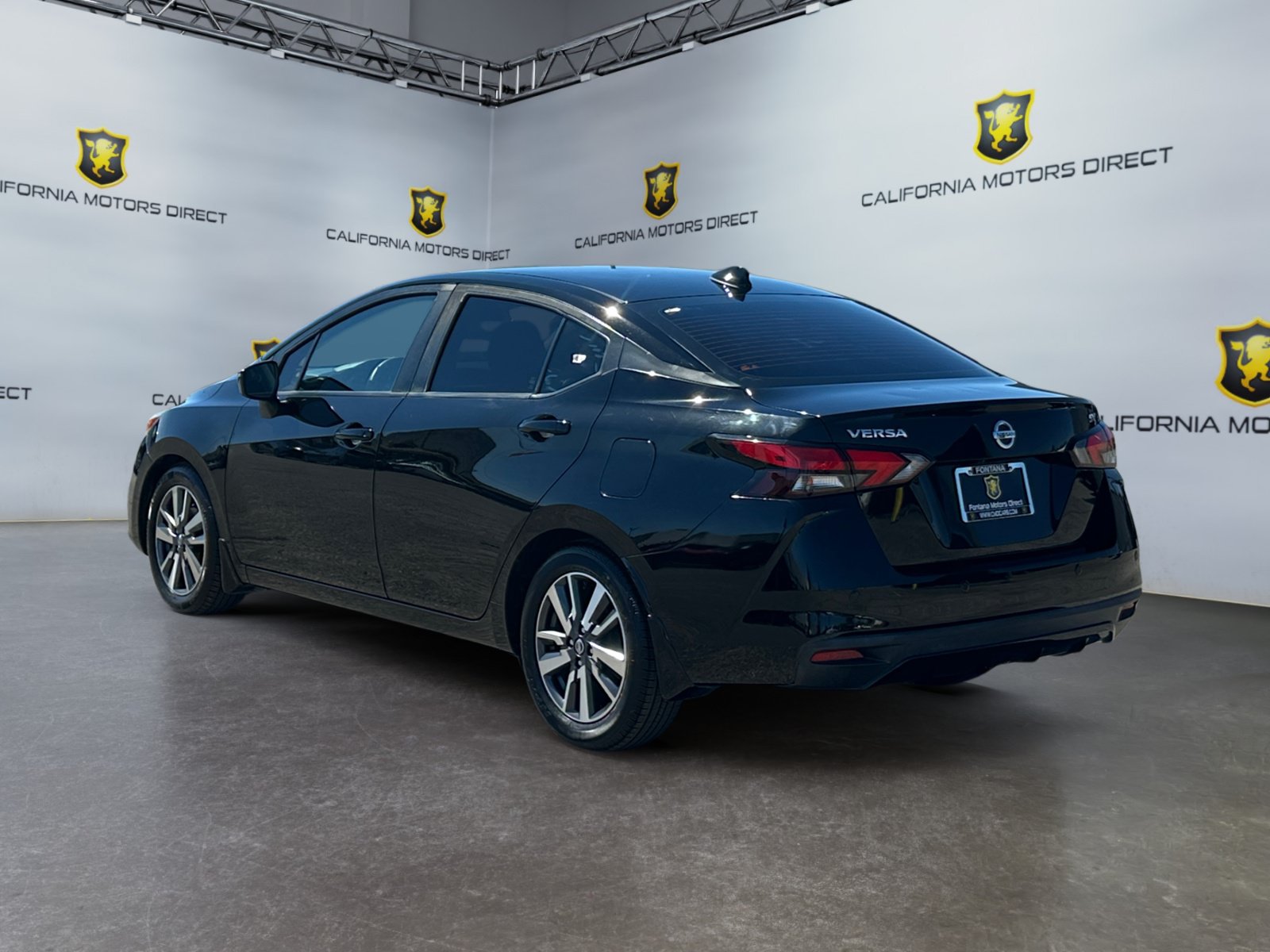 Used 2020 Nissan Versa SV FWD image 3