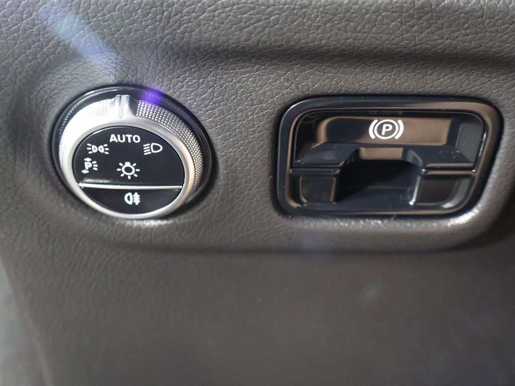 Used 2023 Mercedes-Benz EQE 350+ 4MATIC SUV image 41