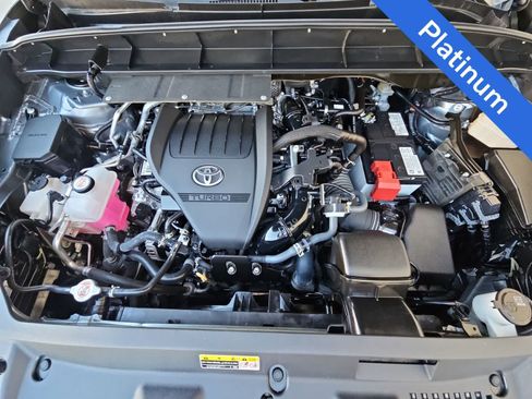 Used 2023 Toyota Highlander Platinum FWD image 13