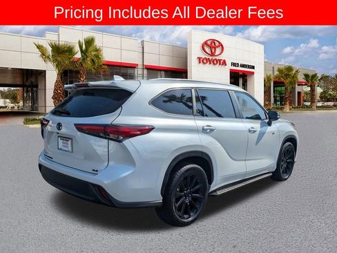 Used 2023 Toyota Highlander XLE FWD image 5