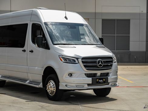 Used 2023 Mercedes-Benz Sprinter 3500 image 24