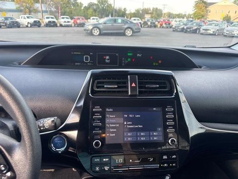 Used 2020 Toyota Prius LE AWD/4WD image 17