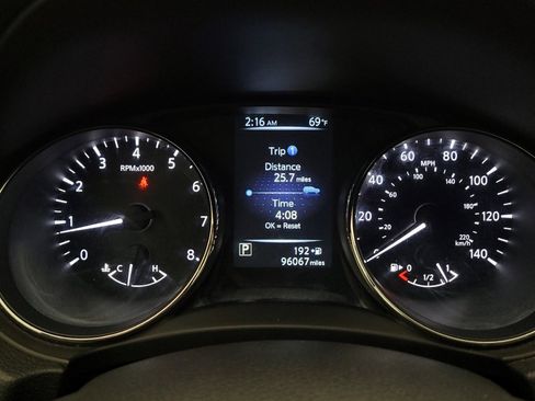 Used 2017 Nissan Rogue SV AWD/4WD image 23