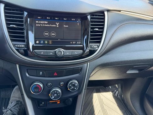 Used 2018 Chevrolet Trax LT FWD image 17