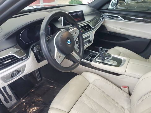 Used 2022 BMW 750i xDrive w/ Executive Package AWD/4WD image 15