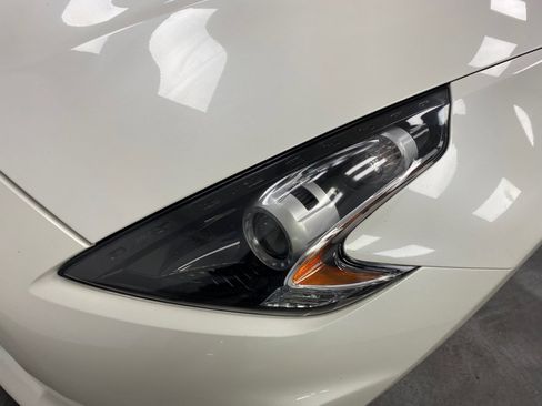 Used 2019 Nissan 370Z Coupe w/ Z34 Heritage Edition - White image 9