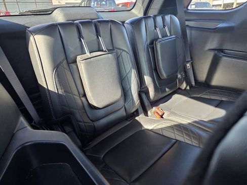 Used 2018 Ford Explorer Platinum image 17