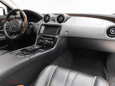 Used 2016 Jaguar XJ R-Sport image 2