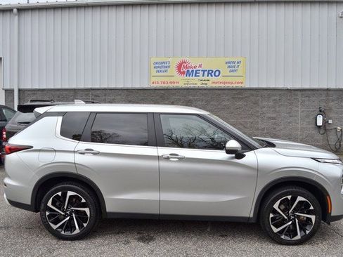 Used 2024 Mitsubishi Outlander SE image 9