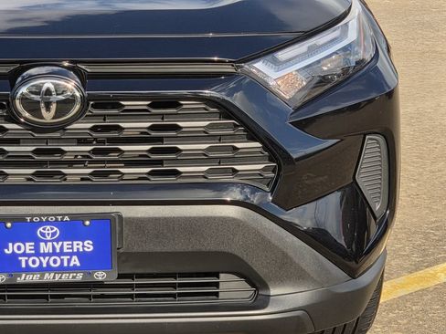 Used 2025 Toyota RAV4 XLE FWD image 4