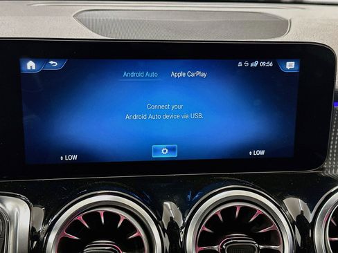 Used 2022 Mercedes-Benz GLB 250 4MATIC w/ Premium Package Lite image 22