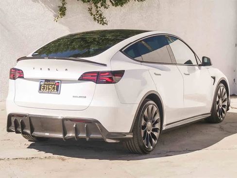 Used 2022 Tesla Model Y Performance image 7
