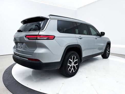 Used 2024 Jeep Grand Cherokee L Limited w/ Luxury Tech Group II image 19