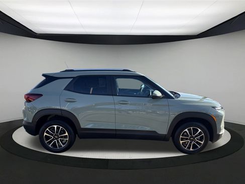 Used 2026 Chevrolet TrailBlazer LT w/ LT Cold Weather Package image 3